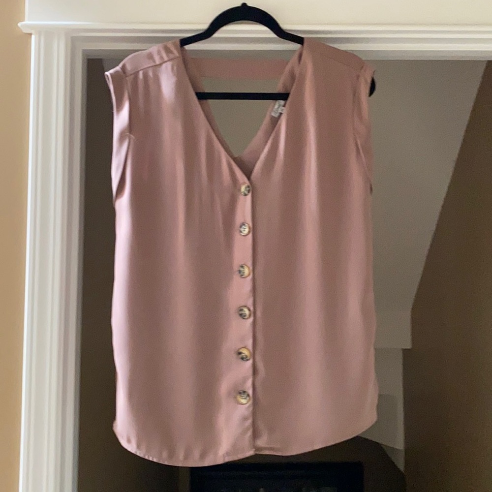 Ladies Sleeveless Blouse